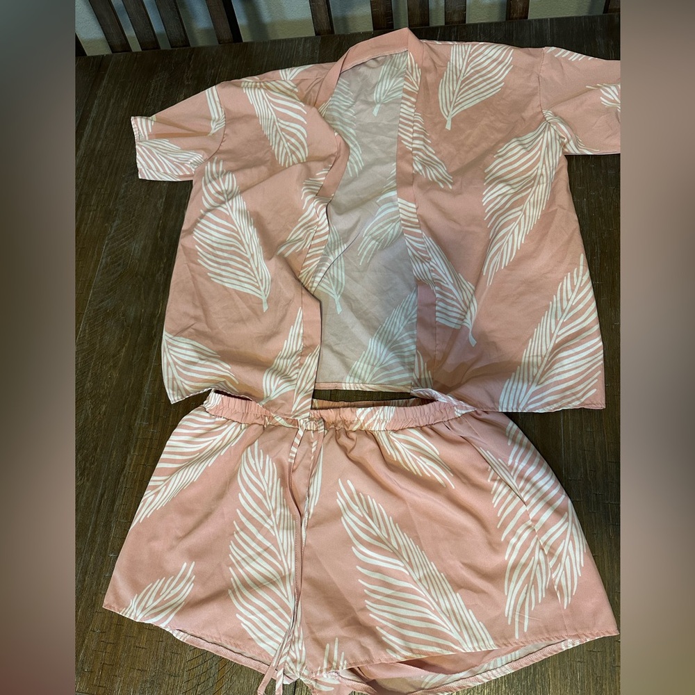 SHEIN Blush Leaf Print Vacation Wear